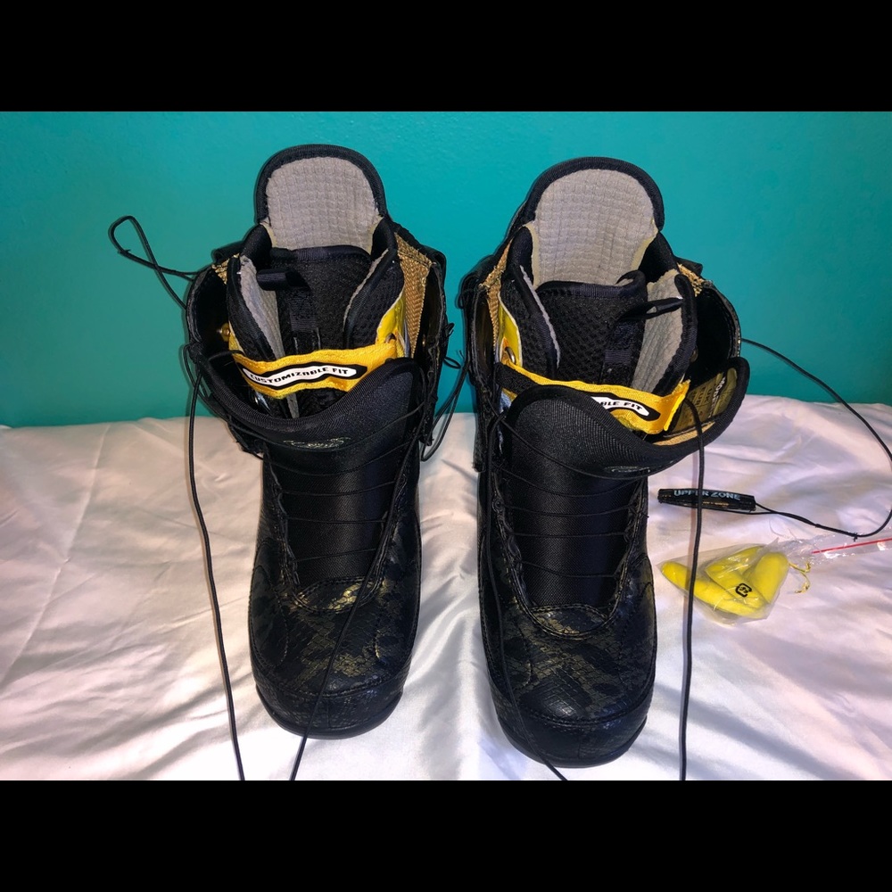 Women’s Burton Modern Snowboarding Boots.